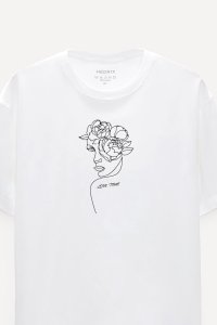 t-shirt-boxy-white-front-isolated-vp-12-f8059cfd