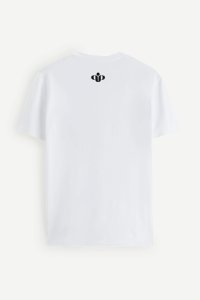 t-shirt-man-a-isolated-front-full-white-vp-16-6d7b5839