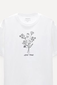 t-shirt-boxy-white-front-isolated-vp-11-329b3f68