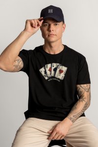 t-shirt-uk-hanger-black-crop1-2114-d89b34af